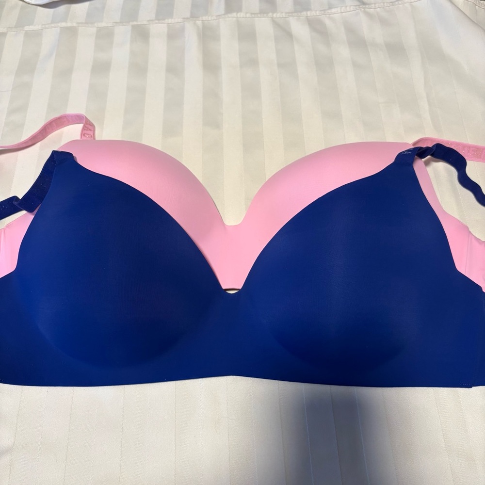 Bundle of 2 VS Tshirt Bras, size 34DDD